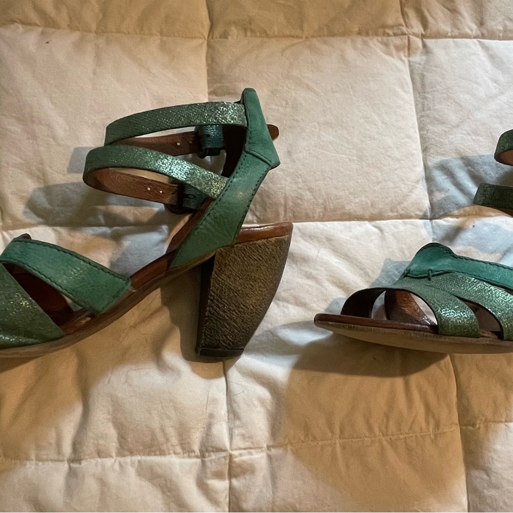Elegant Teal Strappy Sandals - Picture 4 of 7
